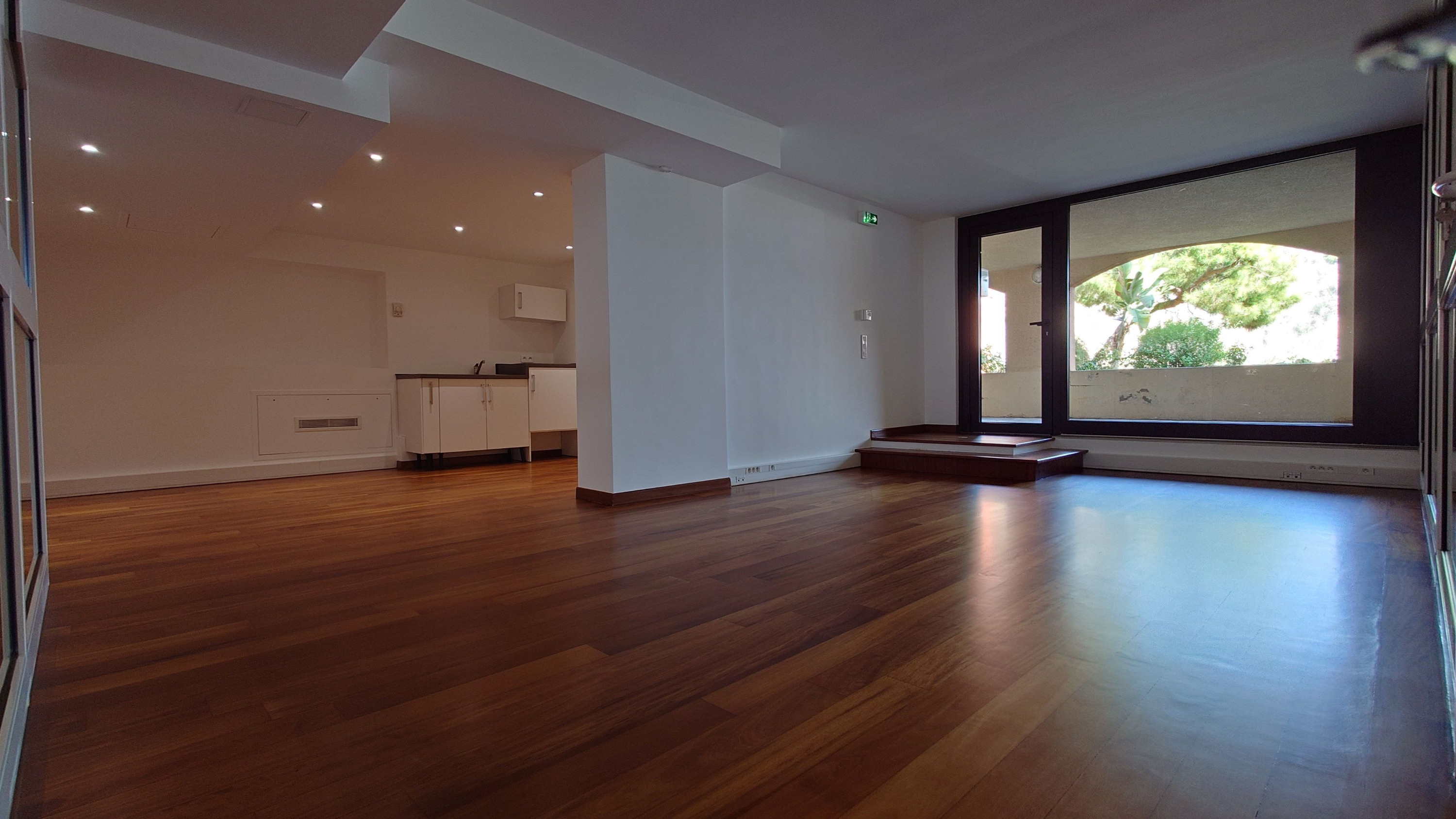 89e37_bureau-entree-droite-et-zone-cuisine-1724429466.jpg