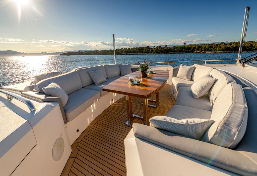 8a35b_03f32_yw7xt_imperial_princess_beatrice_princess_40m_used_yacht_for_sale_superyacht_flybridge_cannes_9.jpg