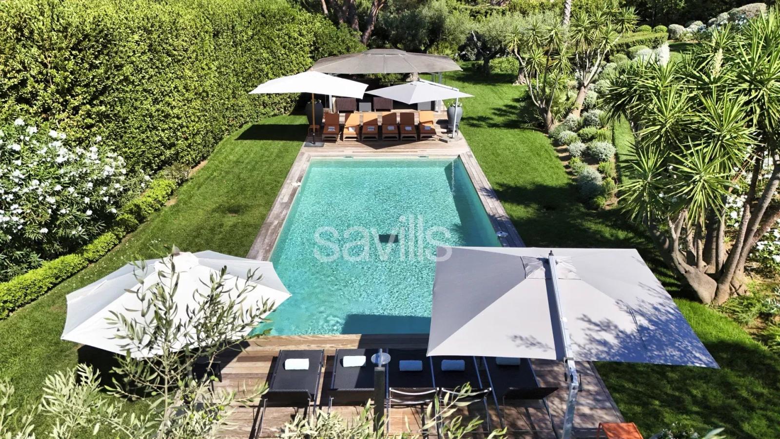 Elégante villa 8 chambres avec jardin paysager et piscine