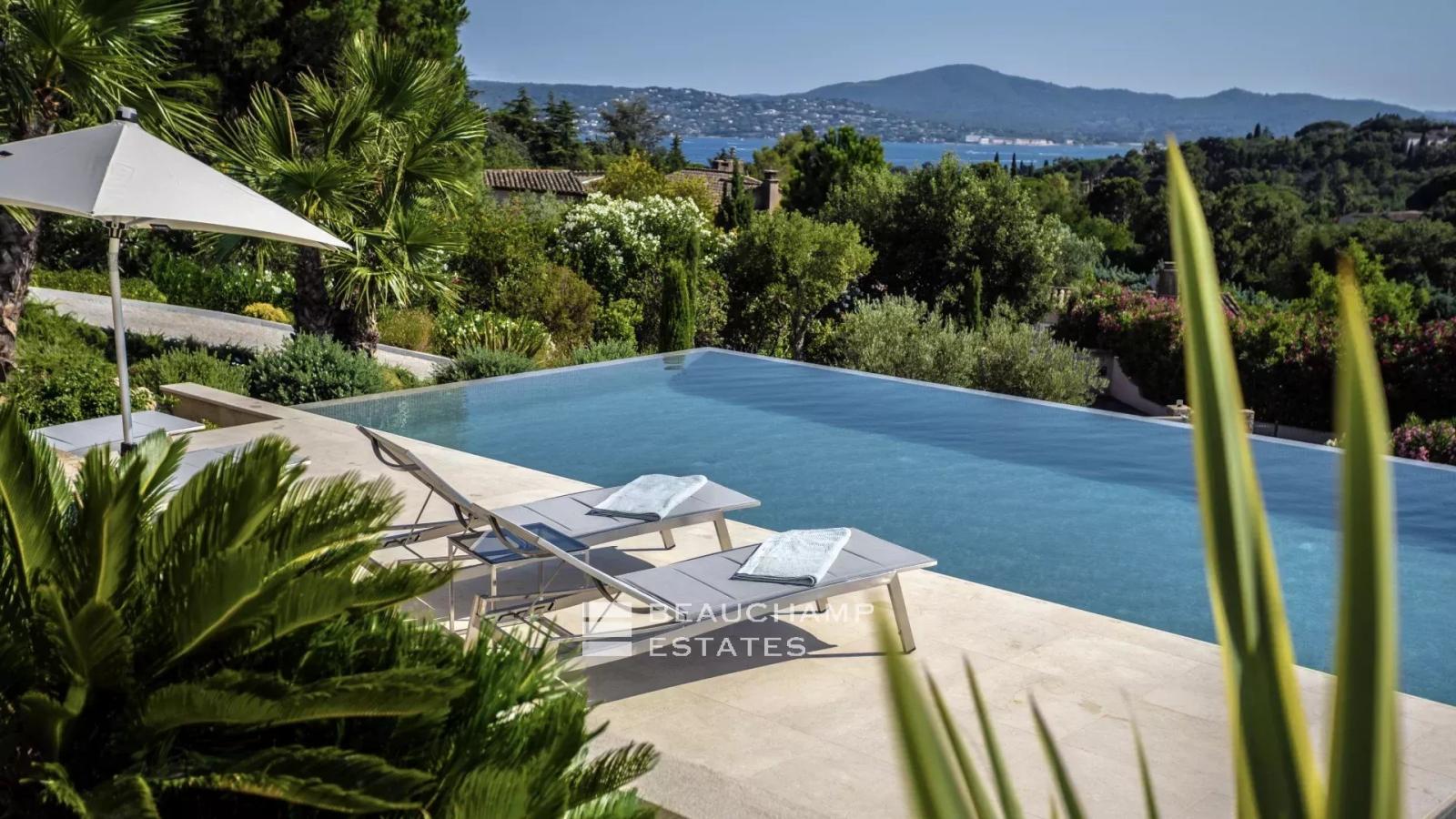 Villa d'exception avec vue mer dans le domaine privé de Beauvallon