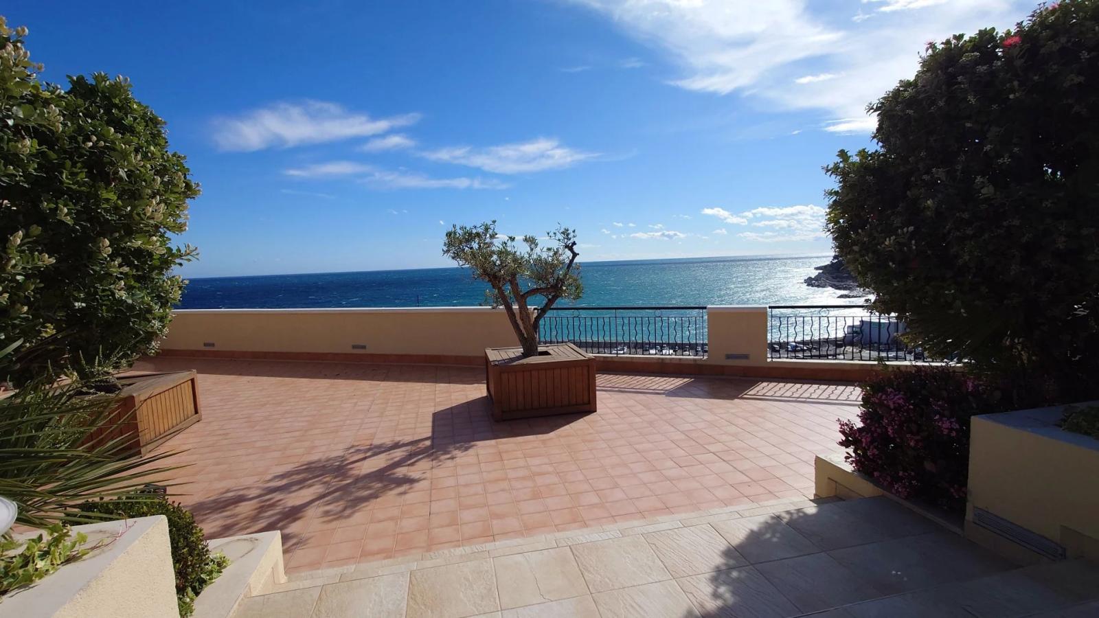 LOCATION – 7 PIÈCES AVEC PISCINE – DERNIER ÉTAGE – MEMMO CENTER – VUE MER PANORAMIQUE