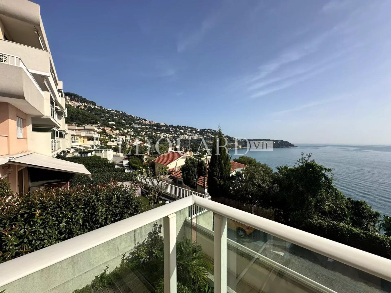 En exclusivité deux pièces avec terrasse, magnifique vue mer panoramique et spacieux parking