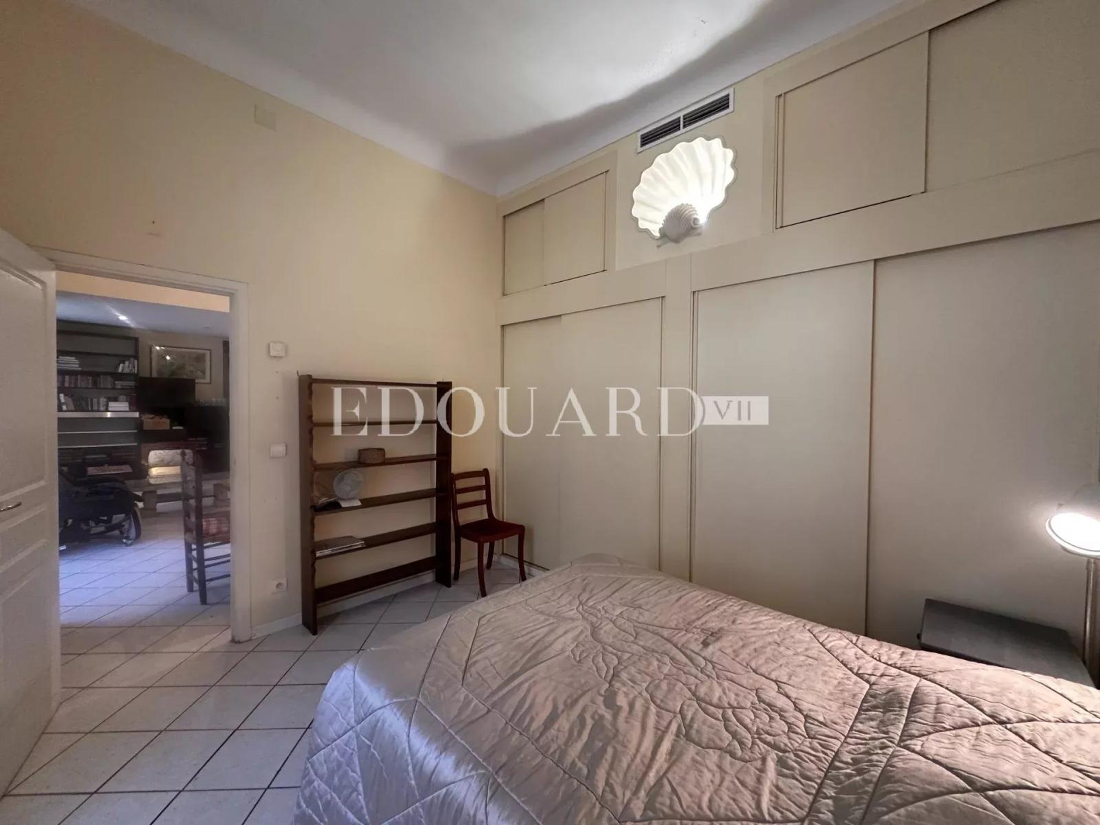 Charmant trois pièces avec agréable aperçu mer, dans magnifique immeuble classé avec conciergerie