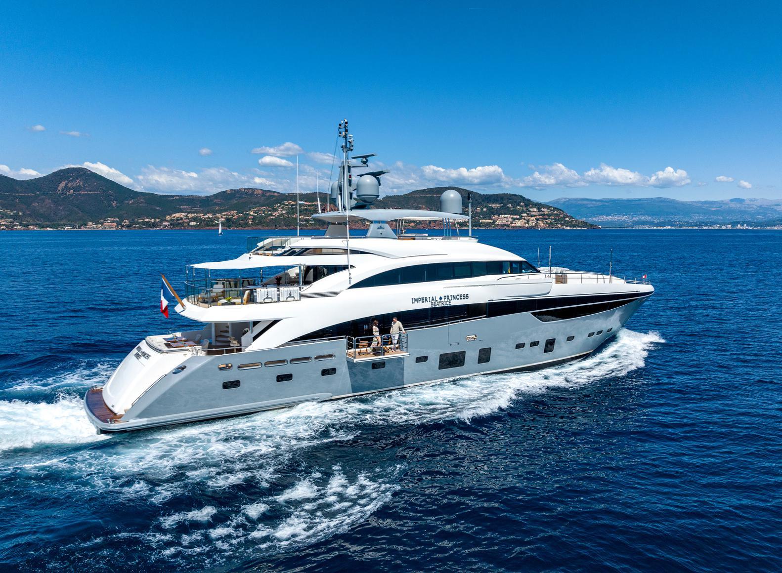 8cae2_1ee40_l4qo5_imperial_princess_beatrice_princess_40m_used_yacht_for_sale_superyacht_flybridge_cannes_3.jpg