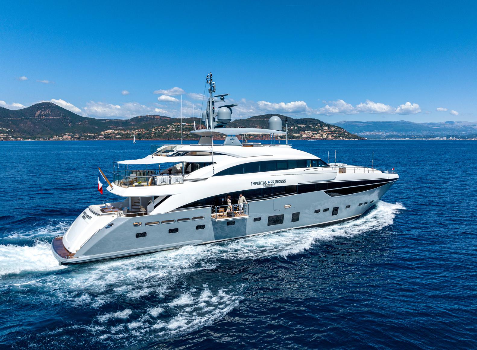 1ee40_l4qo5_imperial_princess_beatrice_princess_40m_used_yacht_for_sale_superyacht_flybridge_cannes_3.jpg