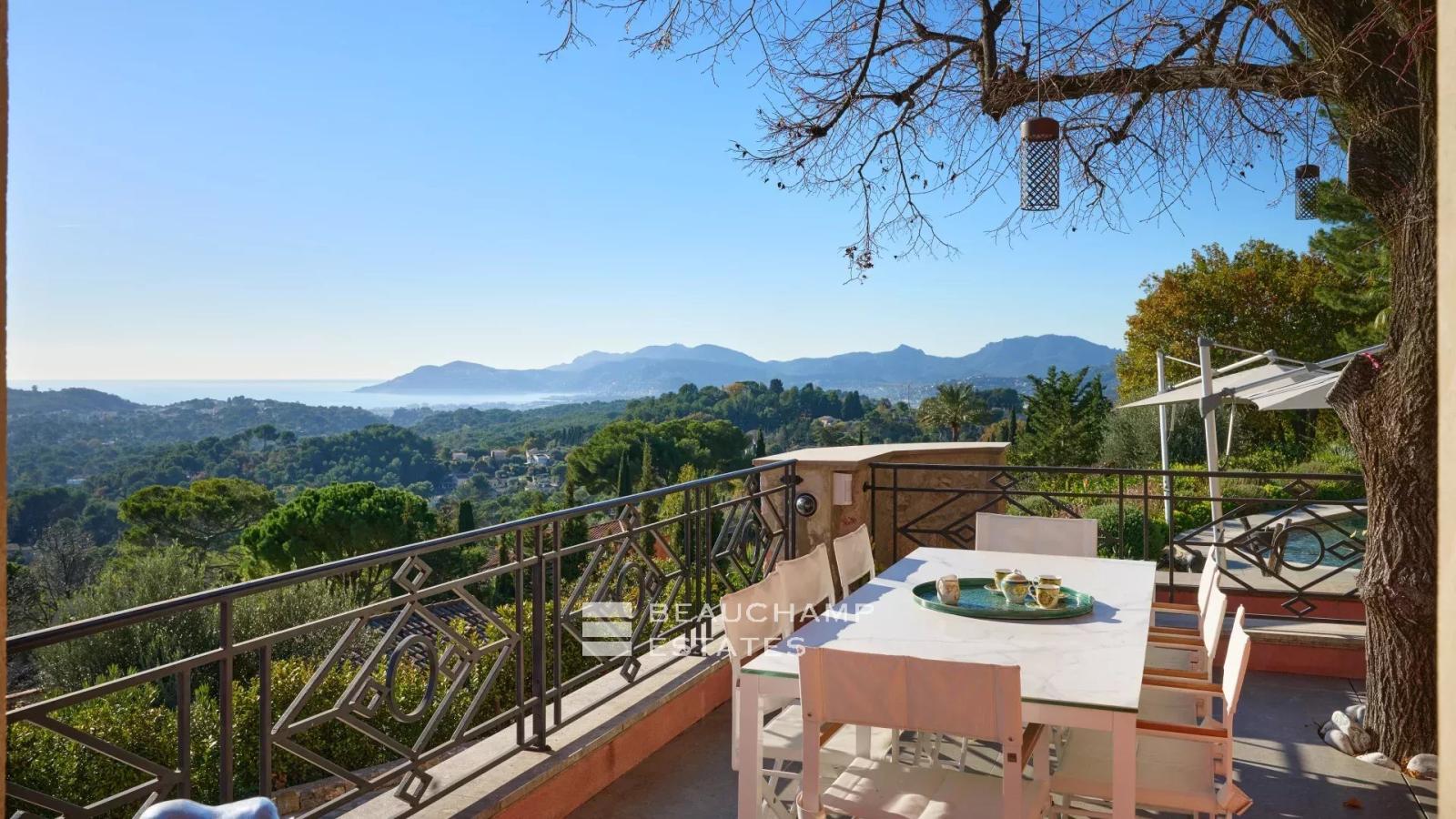 Belle Villa avec Vue panoramique mer à Mougins