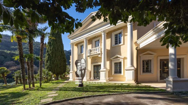 Villa palladienne avec vaste terrain - Menton
