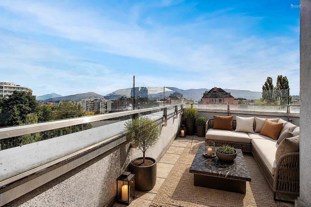 En exclusivité – Attique duplex d’exception avec vue panoramique à Saint-Jean