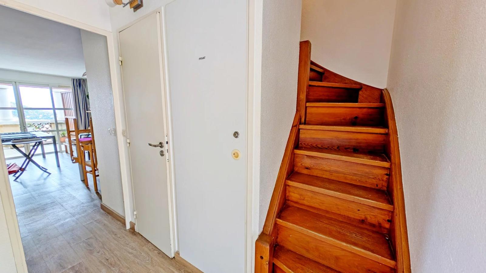 AGAY CAP ESTEREL SUPERBE T3 DUPLEX VUE MER PANORAMIQUE. PARKING PRIVE