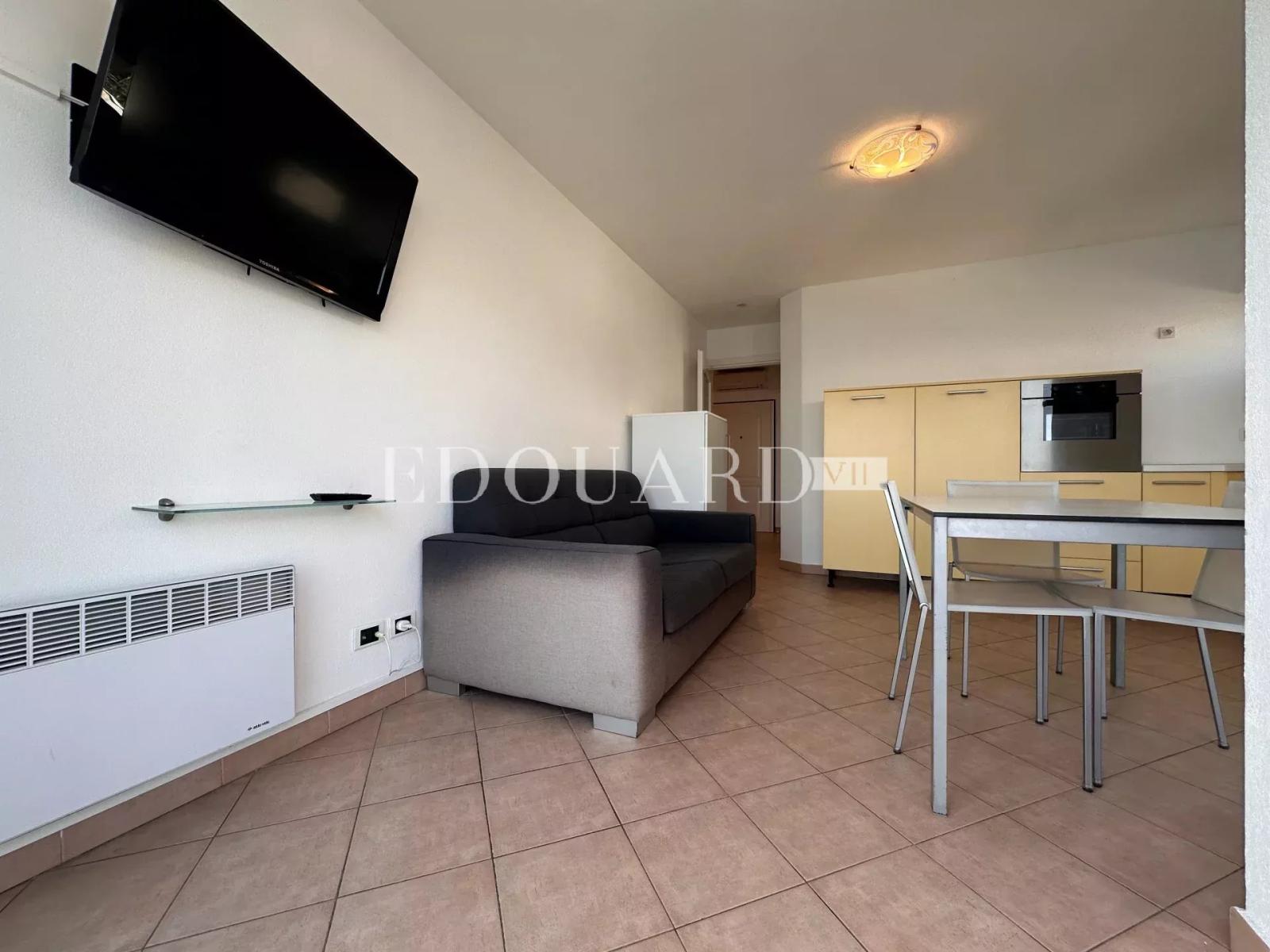 En exclusivité deux pièces avec terrasse, magnifique vue mer, spectaculaire solarium, spacieux parking