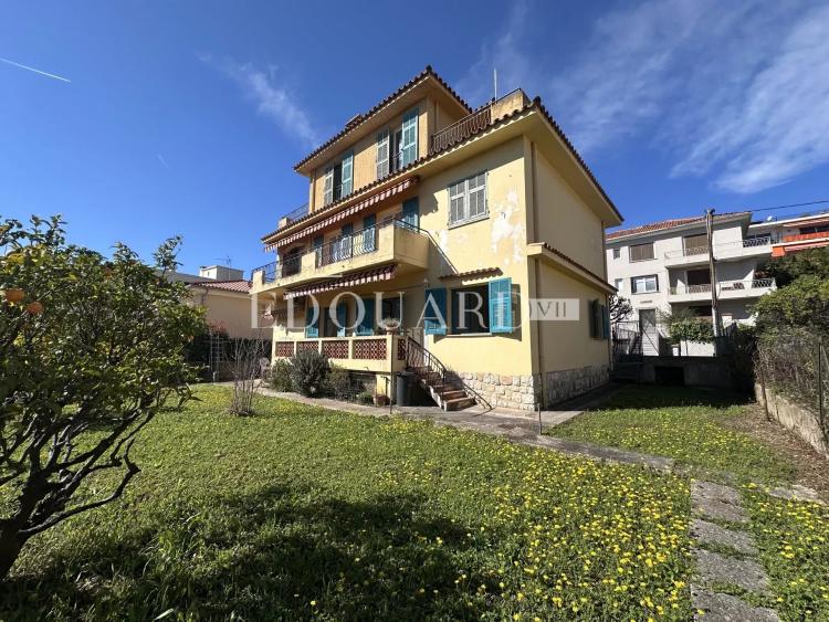 Maison à vendre sur le Plateau du Cap, avec fort potentiel et nombreuses possibilités d’aménagement
