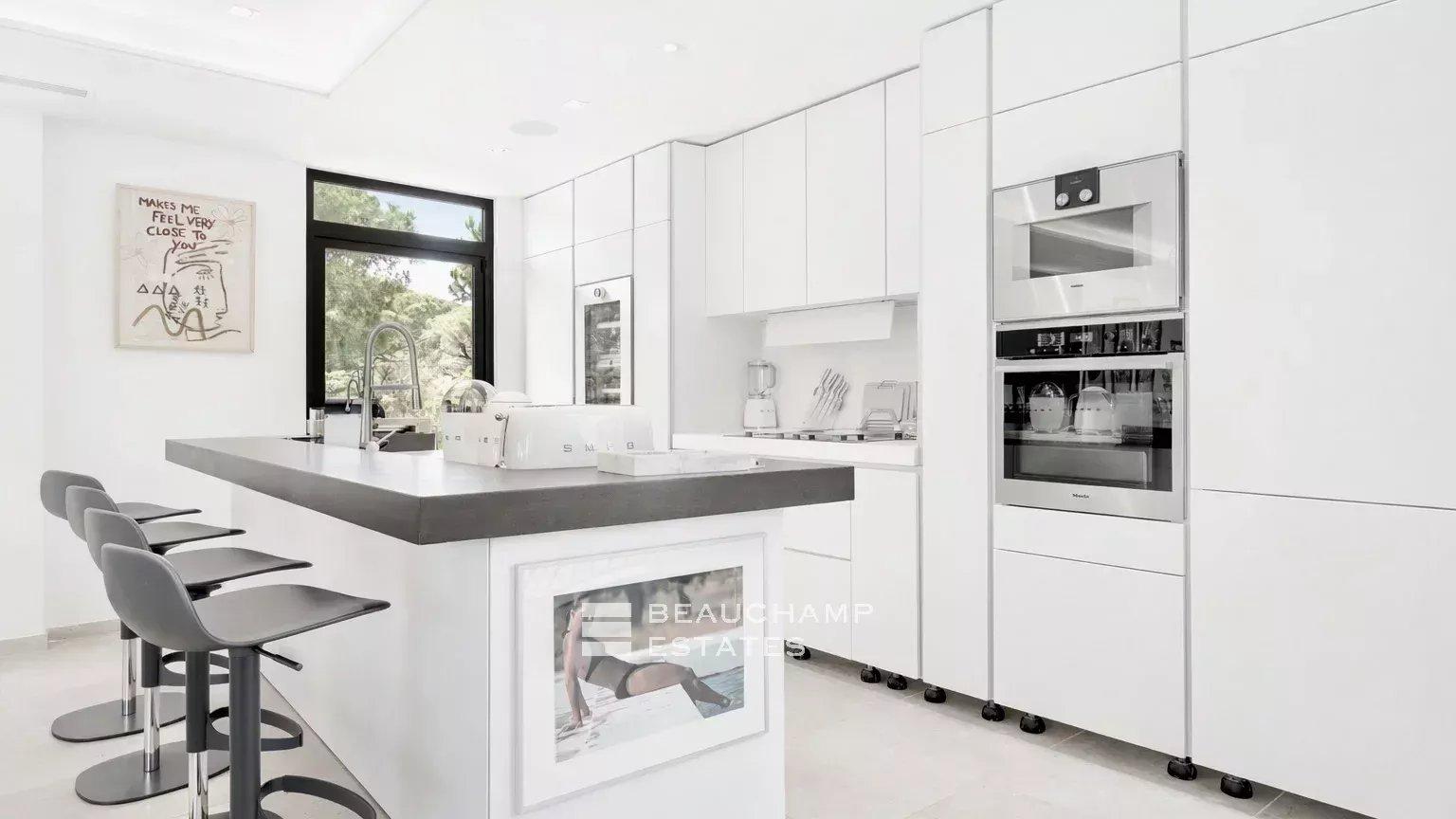Villa contemporaine intimiste de luxe à pieds des plages de Pampelonne