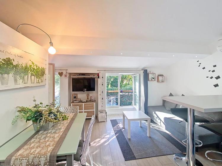 CANNES BAS ST NICOLAS - STUDIO MEUBLÉ AVEC MEZZANINE - AU CALME