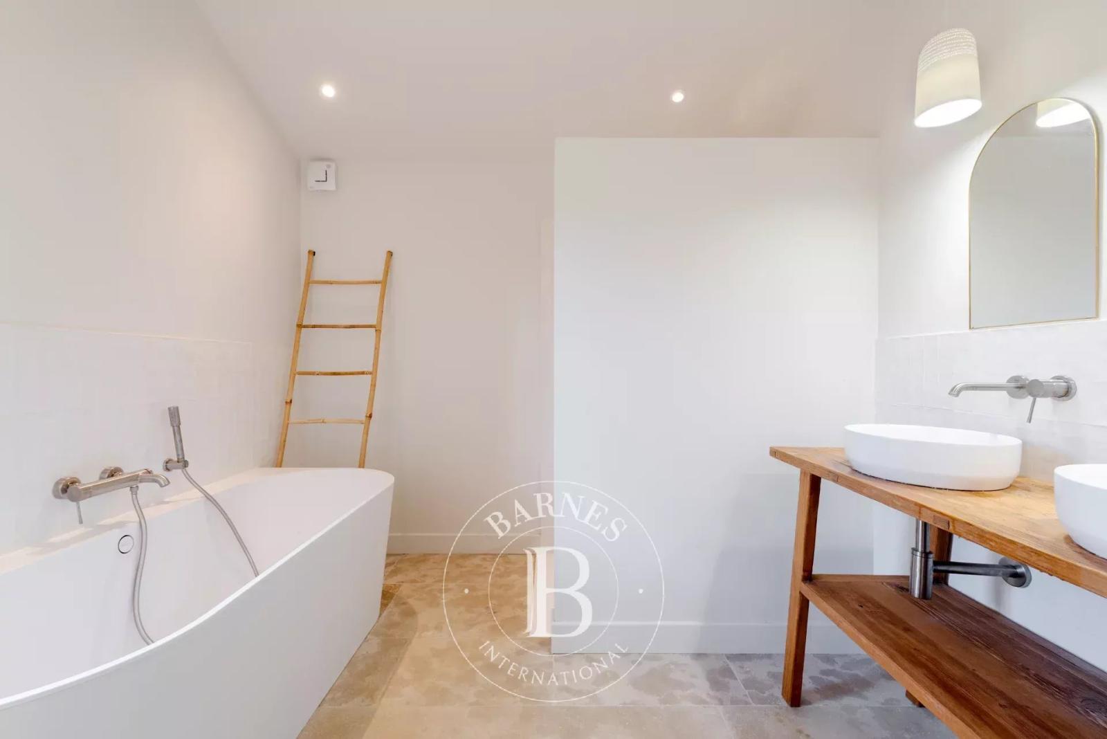 Valbonne, Domaine fermé, calme, 4 chambres, piscine