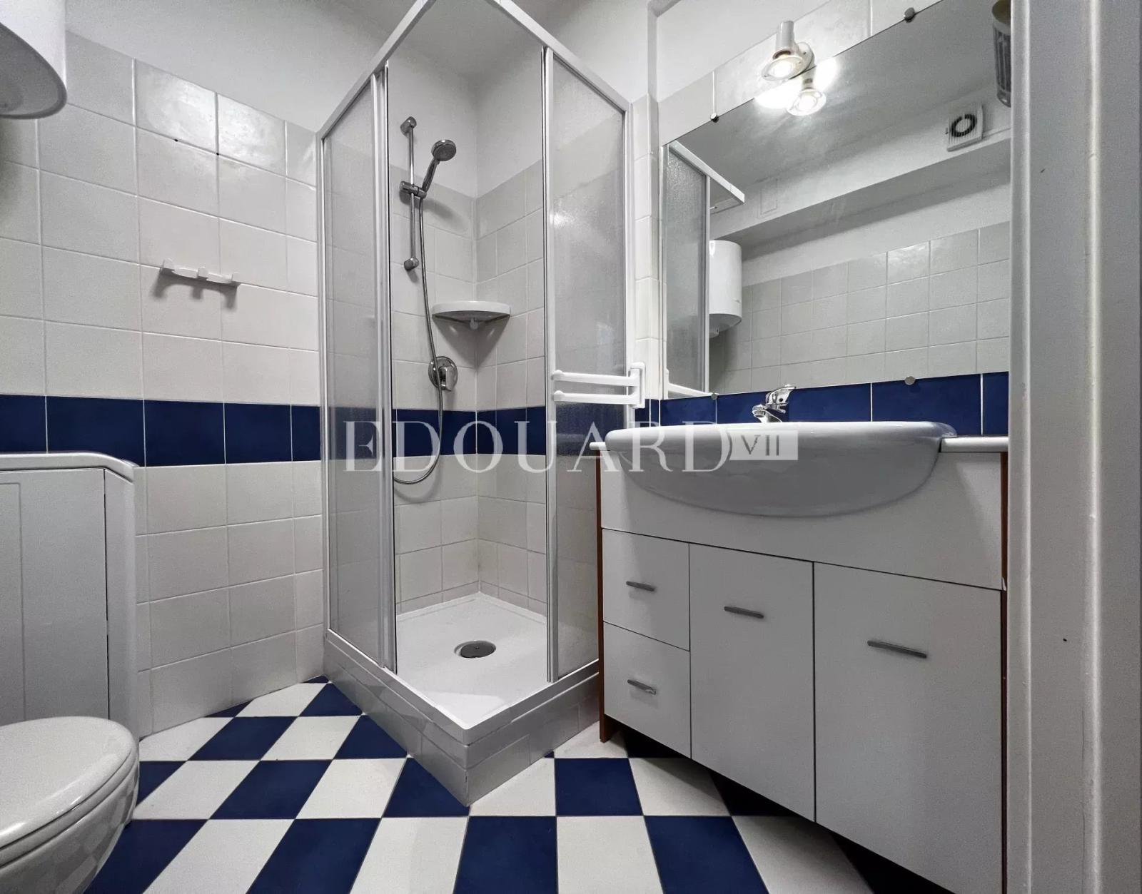 Deux pièces à vendre en bon état avec terrasse et possibilité garage, exclusivité