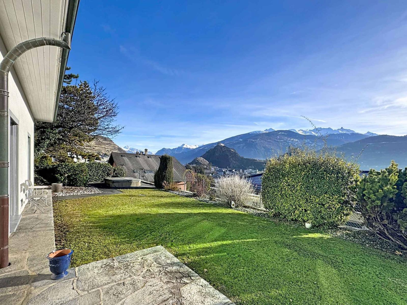 Propriété d’exception avec vue panoramique sur les châteaux | Quartier ultra recherché