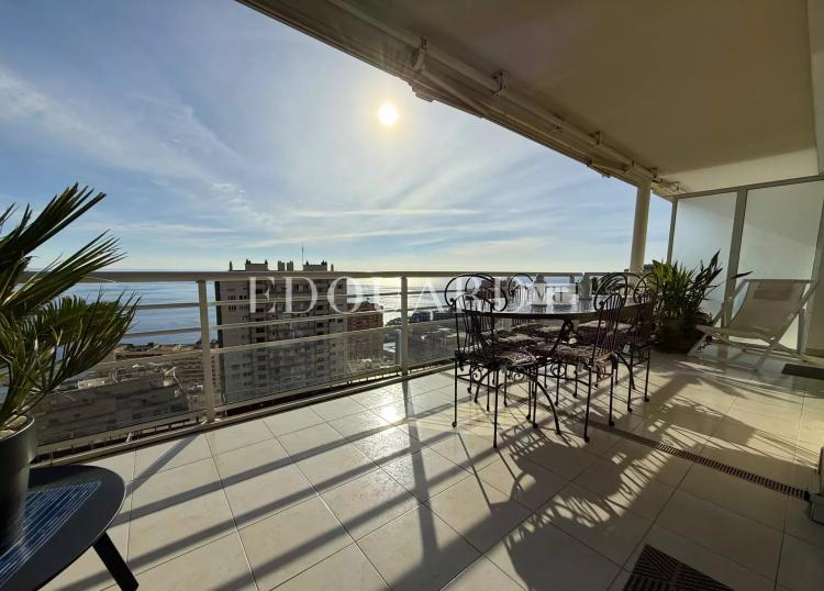 Sur la commune de Beausoleil, penthouse avec grande terrasse et belle vue mer panoramique