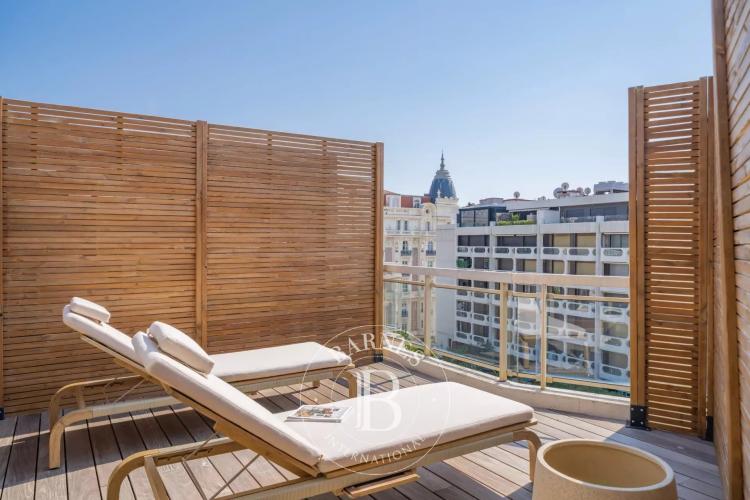 CANNES "ARRIÈRE CROISETTE" - 3 PIÈCES - DERNIER ÉTAGE - TOIT TERRASSE