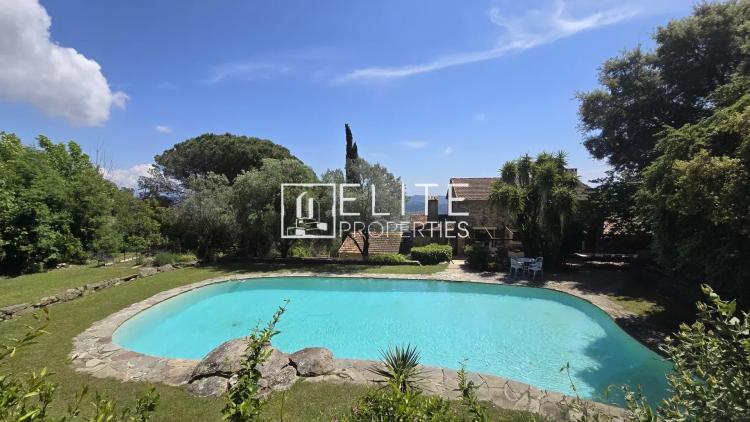 PEGOMAS - MAS DE 270m², VUE MER & TERRAIN DE 30 HECTARES