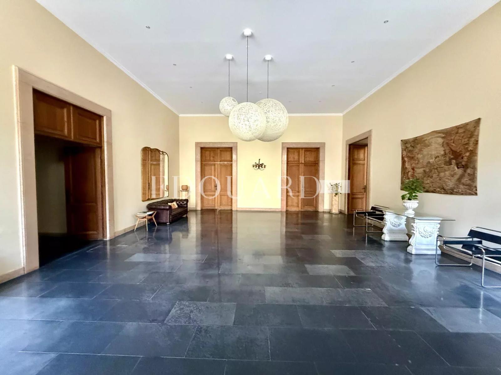 En exclusivité trois pièces avec vue mer imprenable, dans magnifique immeuble avec piscine et parc