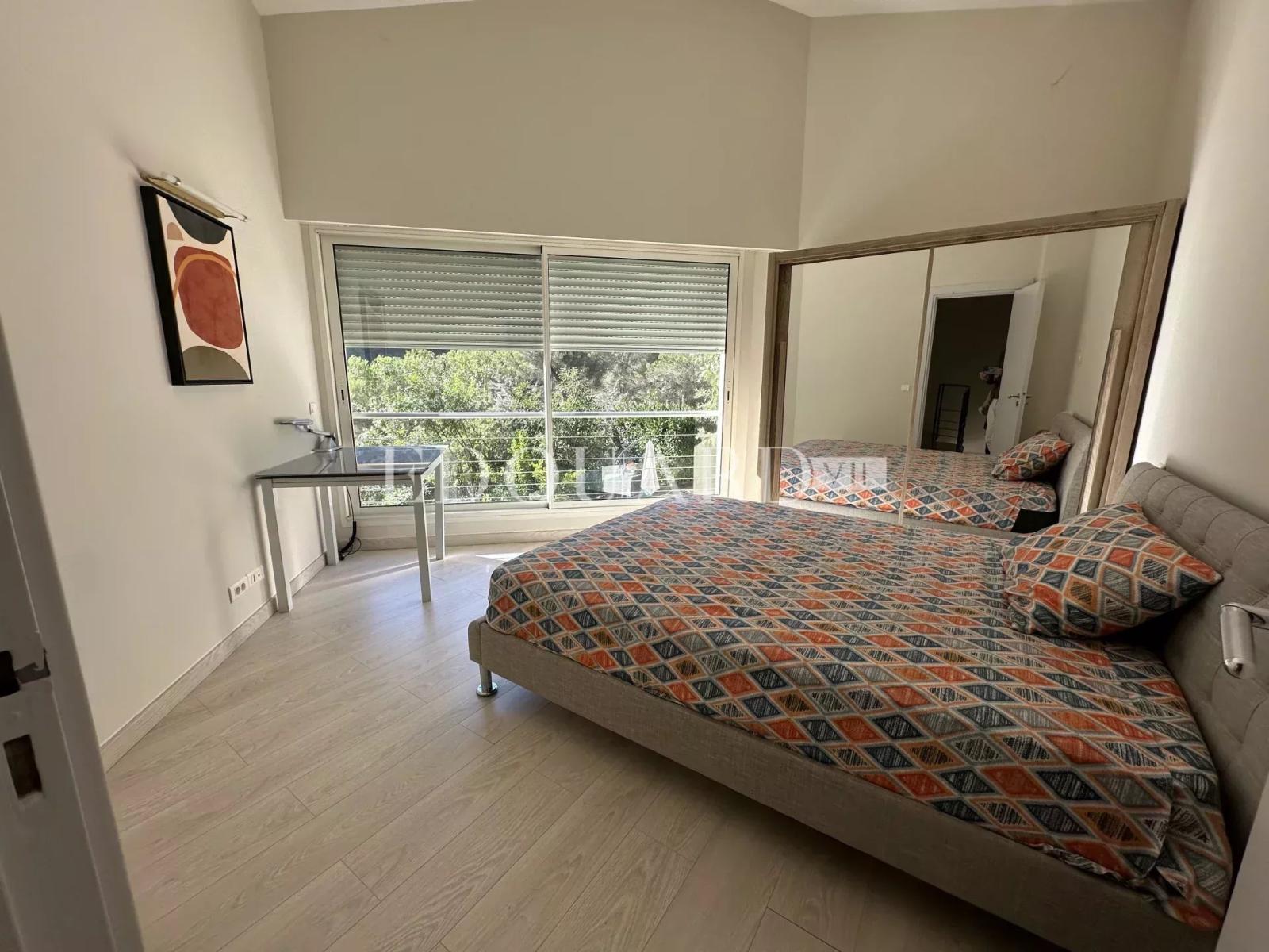 Superbe villa moderne avec belle vue mer et collines, à 10 minutes en voiture de la Principauté de Monaco