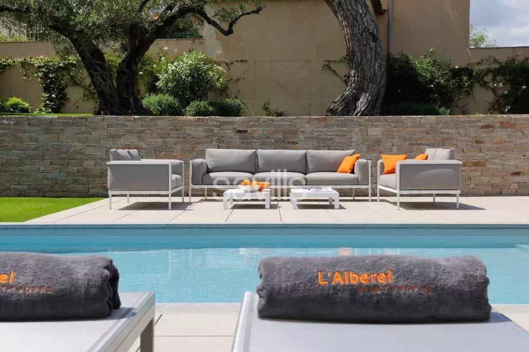 Saint-Tropez villa contemporaine cinq chambres proche à pieds du centre ville
