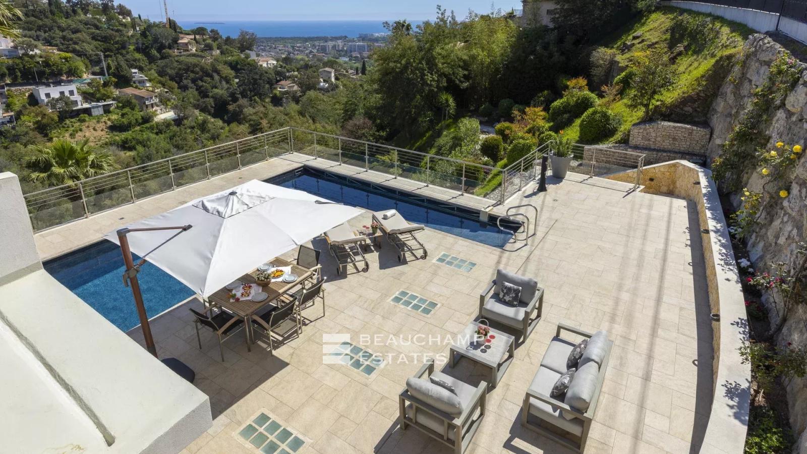 Exclusivité - Villa contemporaine avec vue mer