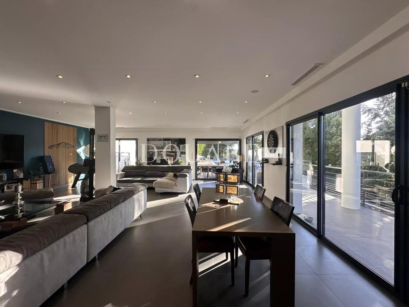 Villa d'exception sur la commune de Saint-Martin de Peille, proche de la Principauté de Monaco