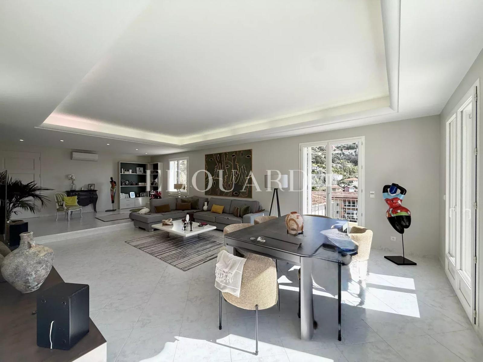Maison d’exception à vendre avec piscine chauffée, vaste terrasse et belle vue mer panoramique