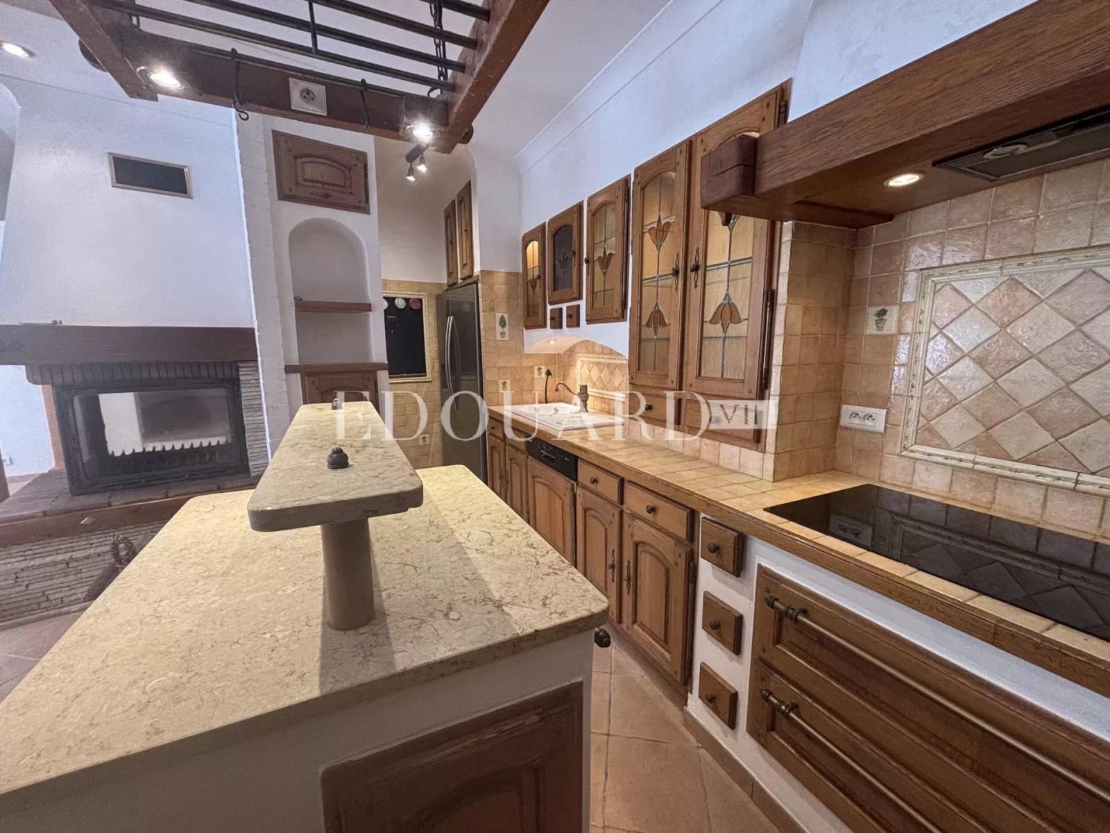 En exclusivité maison provençale à vendre avec appartement indépendante, piscine et grand jardin