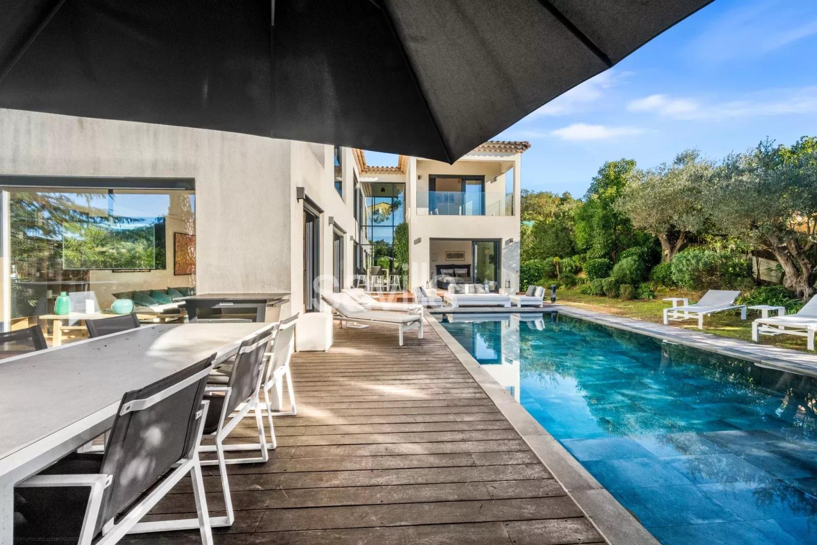 Villa contemporaine dans un secteur prisé proche plages