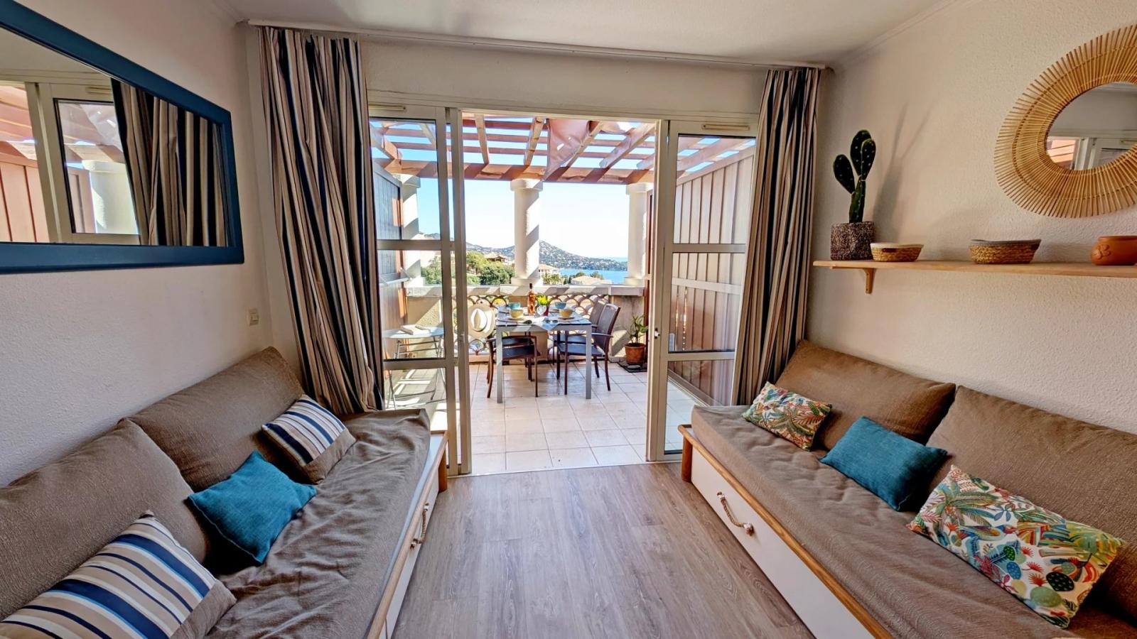 AGAY CAP ESTEREL SUPERBE T3 DUPLEX VUE MER PANORAMIQUE. PARKING PRIVE