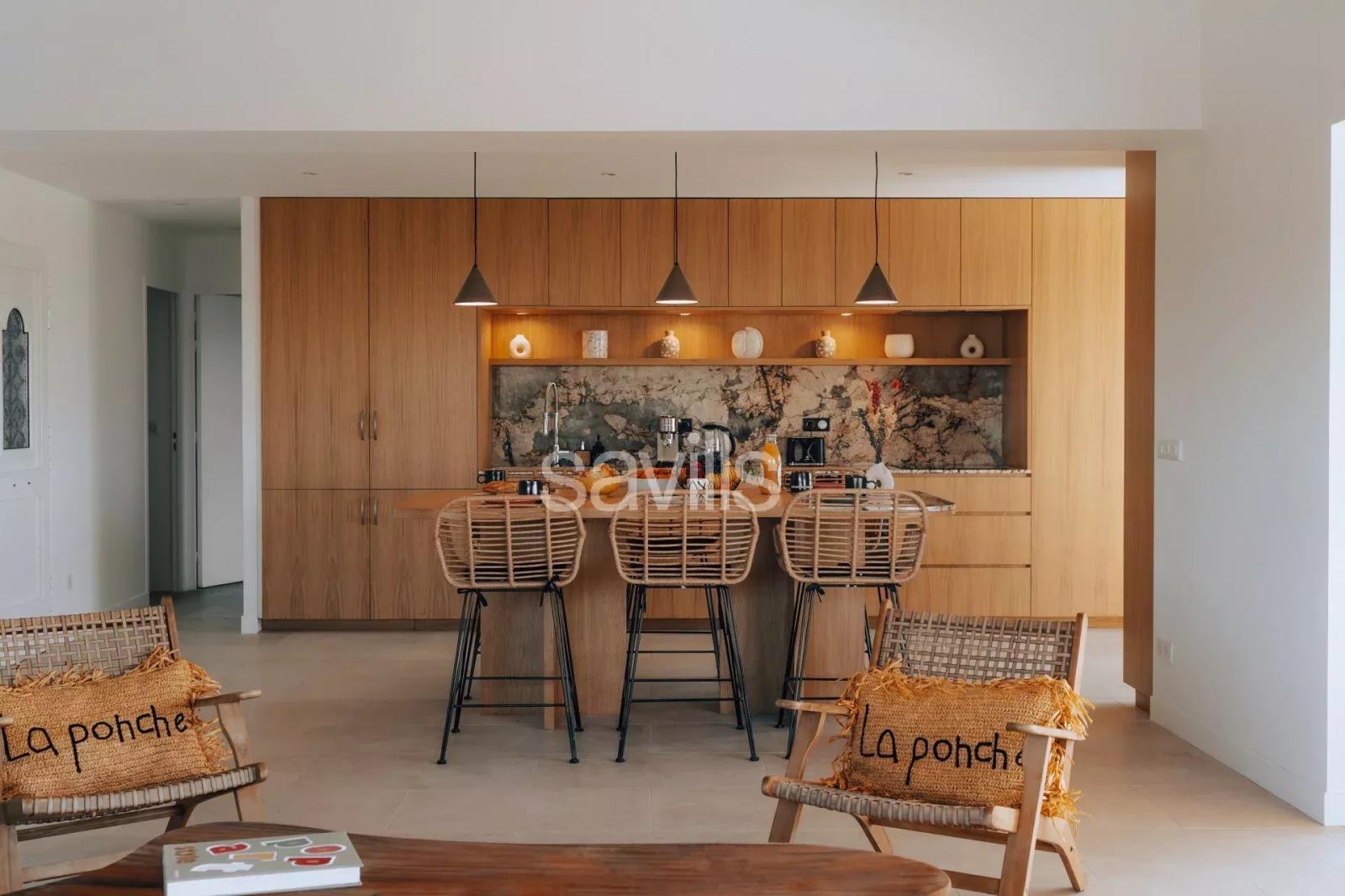 Villa Familiale avec cinq Suites, Piscine à débordement , vue Mer