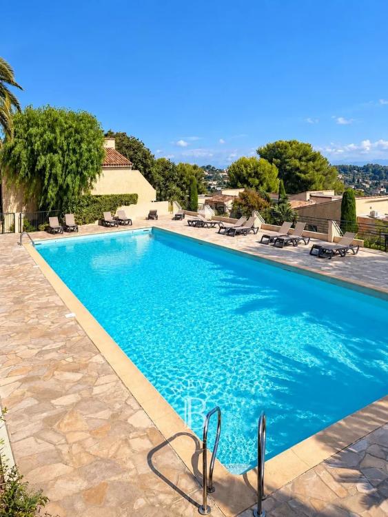 Vence - superbe appartement avec jardin privatif