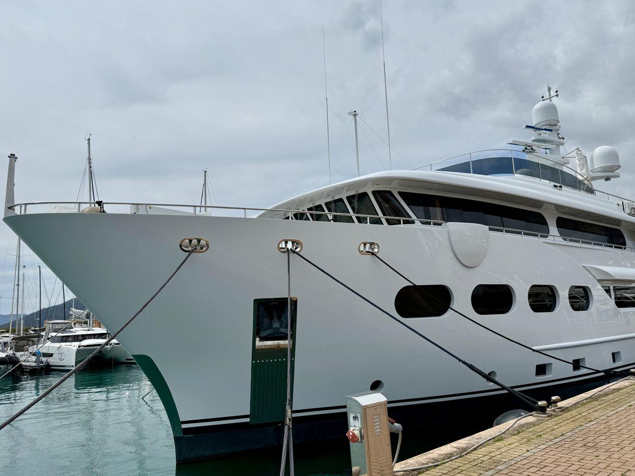 95dd8_a85bd_3xhix_explorer_44_barcelona_yachting_-_3-1.jpg