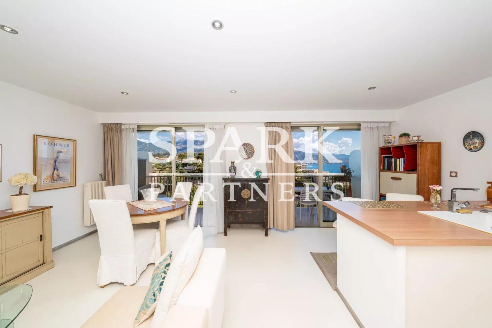 Roquebrune Cap Martin - Bel appartement dernière étage - vue mer