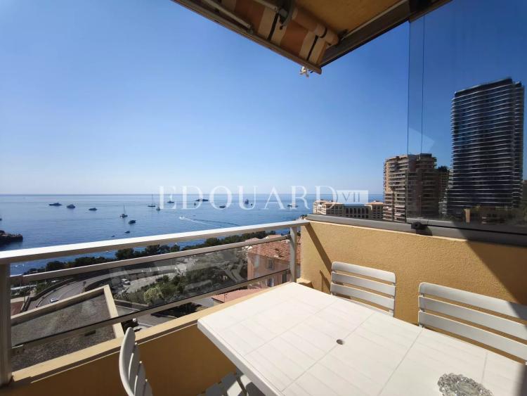 Aux portes de la Principauté de Monaco, superbe trois pièces à vendre avec terrasse et magnifique vue mer