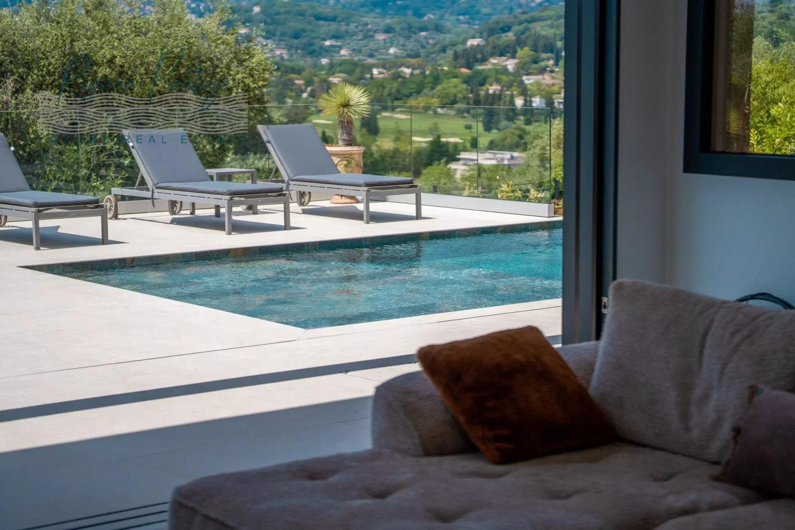 OPIO: Contemporaine dans domaine privé avec vue sur le golf et le vieux village