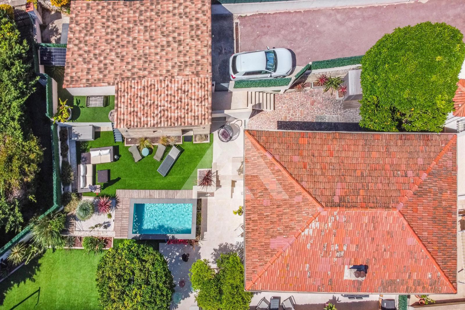 VILLA  AVEC PISCINE - BEAUSOLEIL - GARAGE ET PARKING