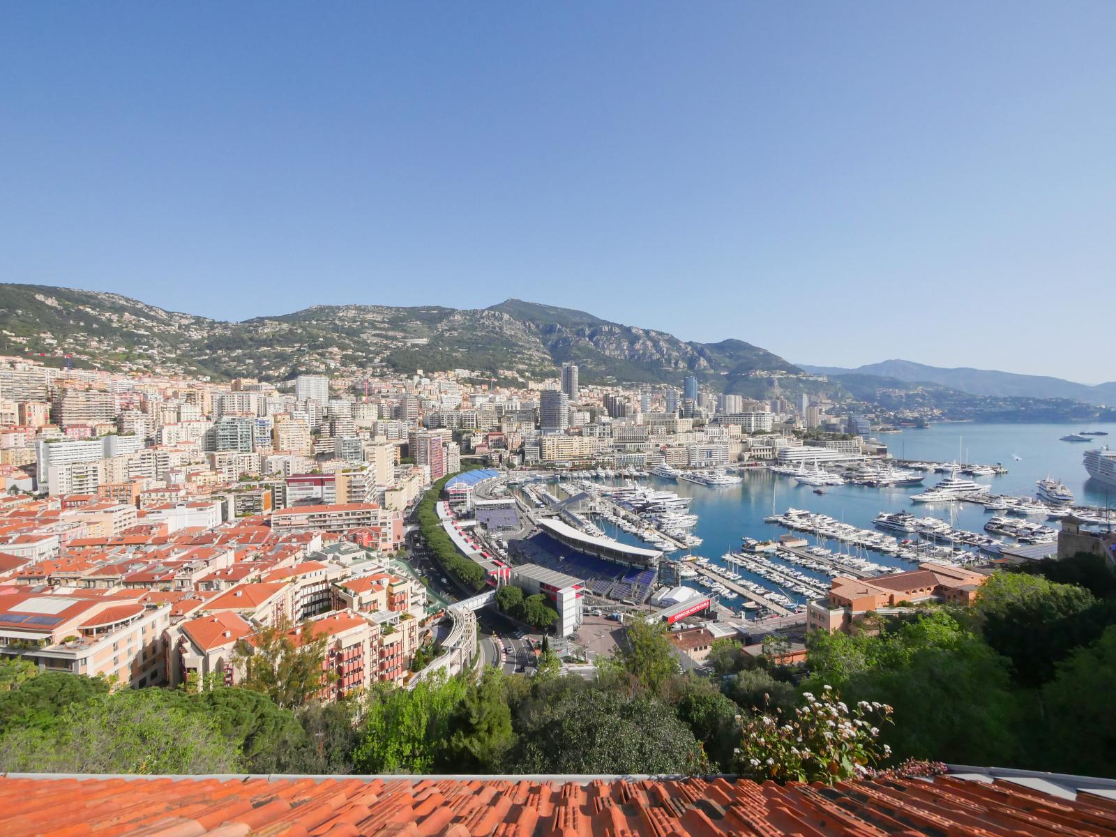 MONACO-VILLE - VILLA SURPLOMBANT LE PORT HERCULE