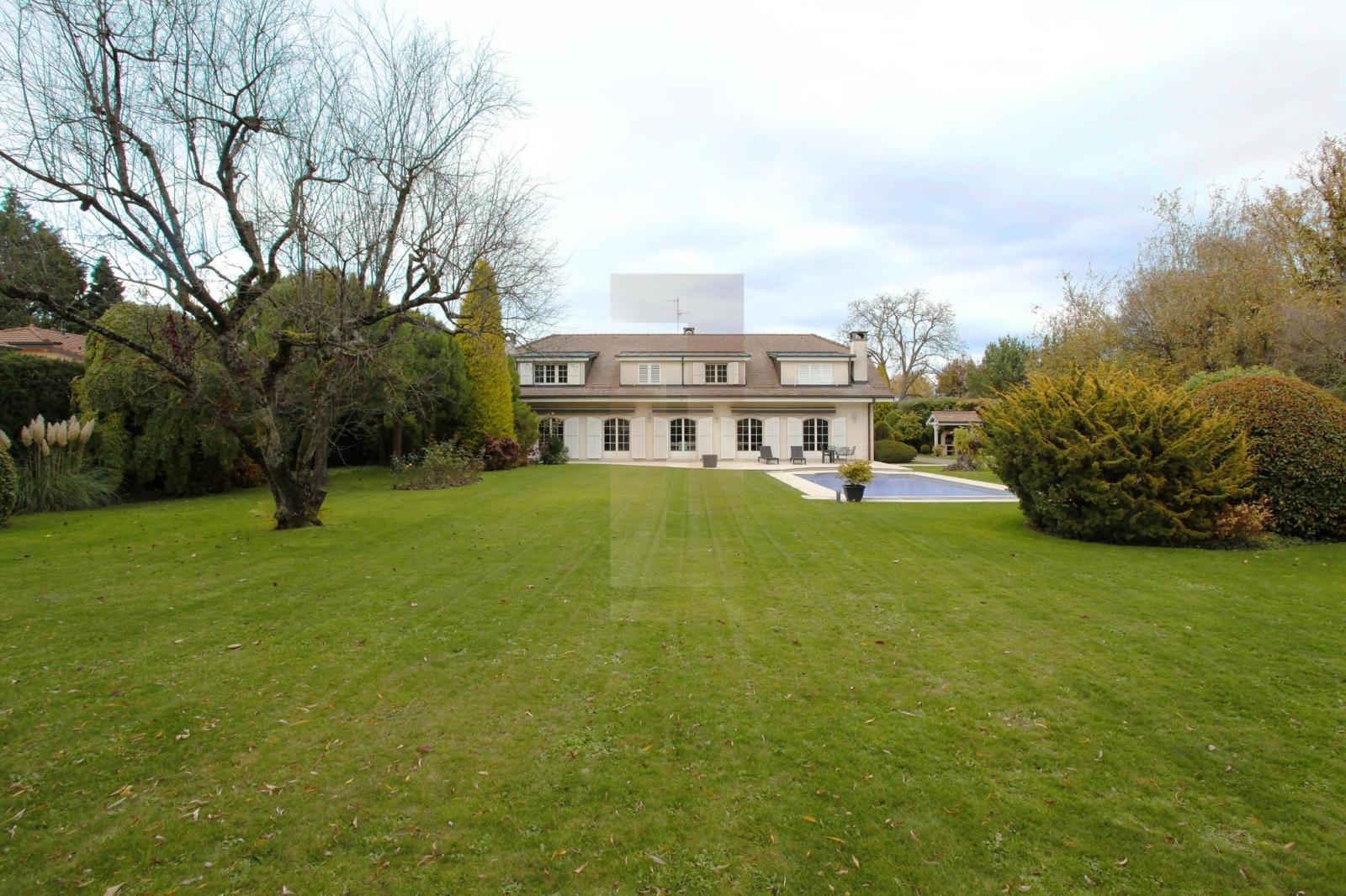 Belle maison familiale avec piscine & dépendance