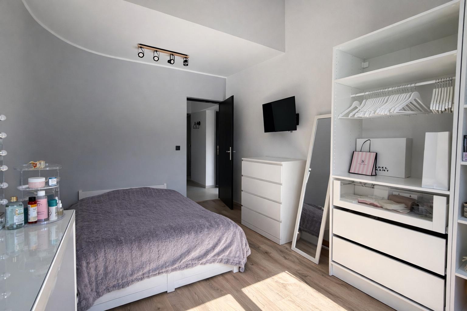 Roquefort-les-Pins – Villa rénovée de 208 m² avec piscine chauffée et jardin