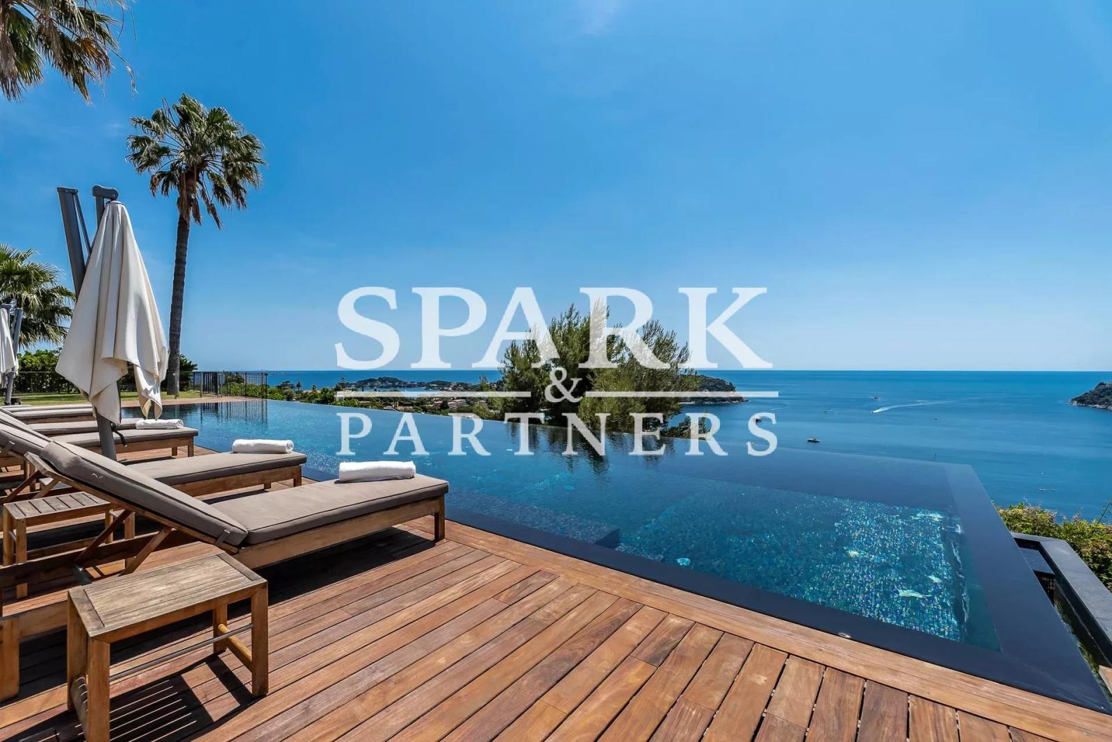 Villefranche sur Mer - Unique propriété avec vue imprenable sur la mer