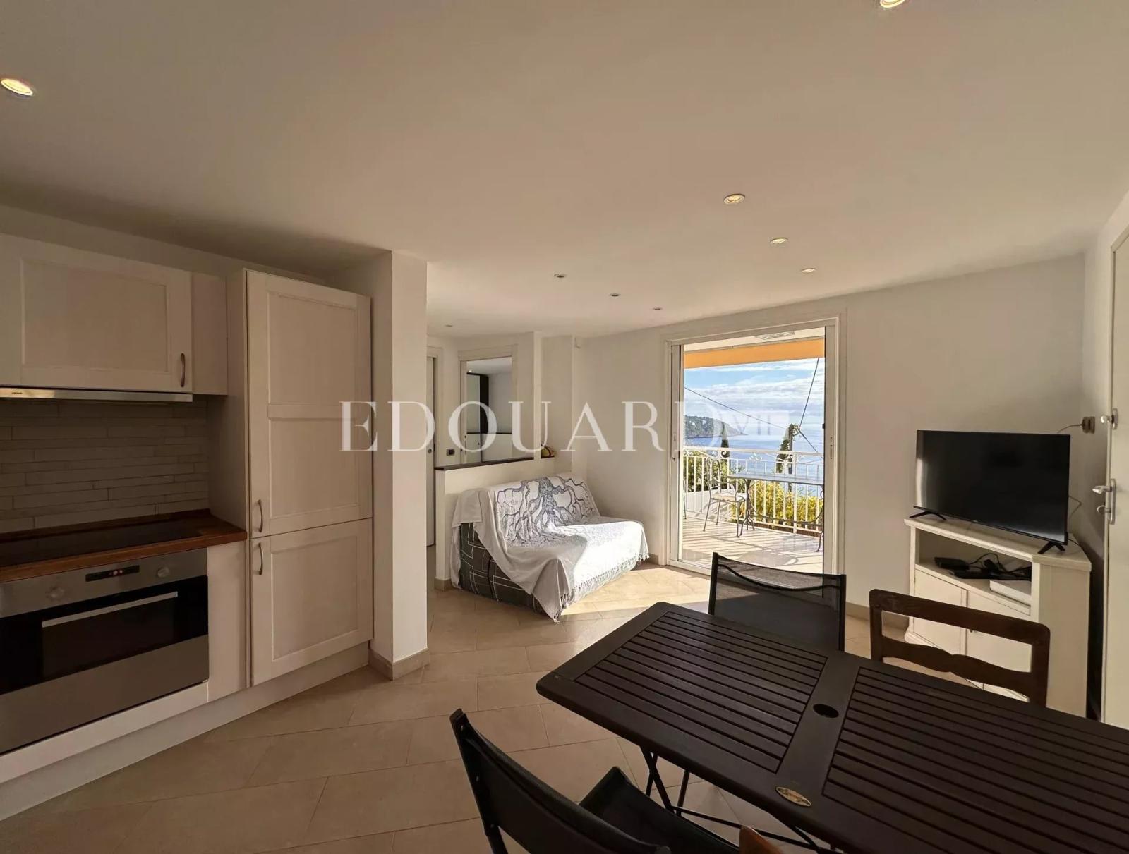 En exclusivité trois pièces avec vaste terrasse, belle vue mer panoramique et parking privatif