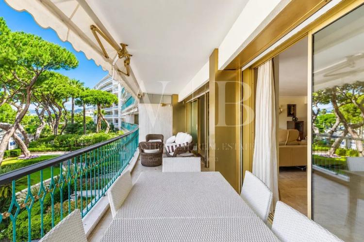 Cannes, la Croisette - Port Canto. Appartement de 229 m² avec vue mer + dépendances