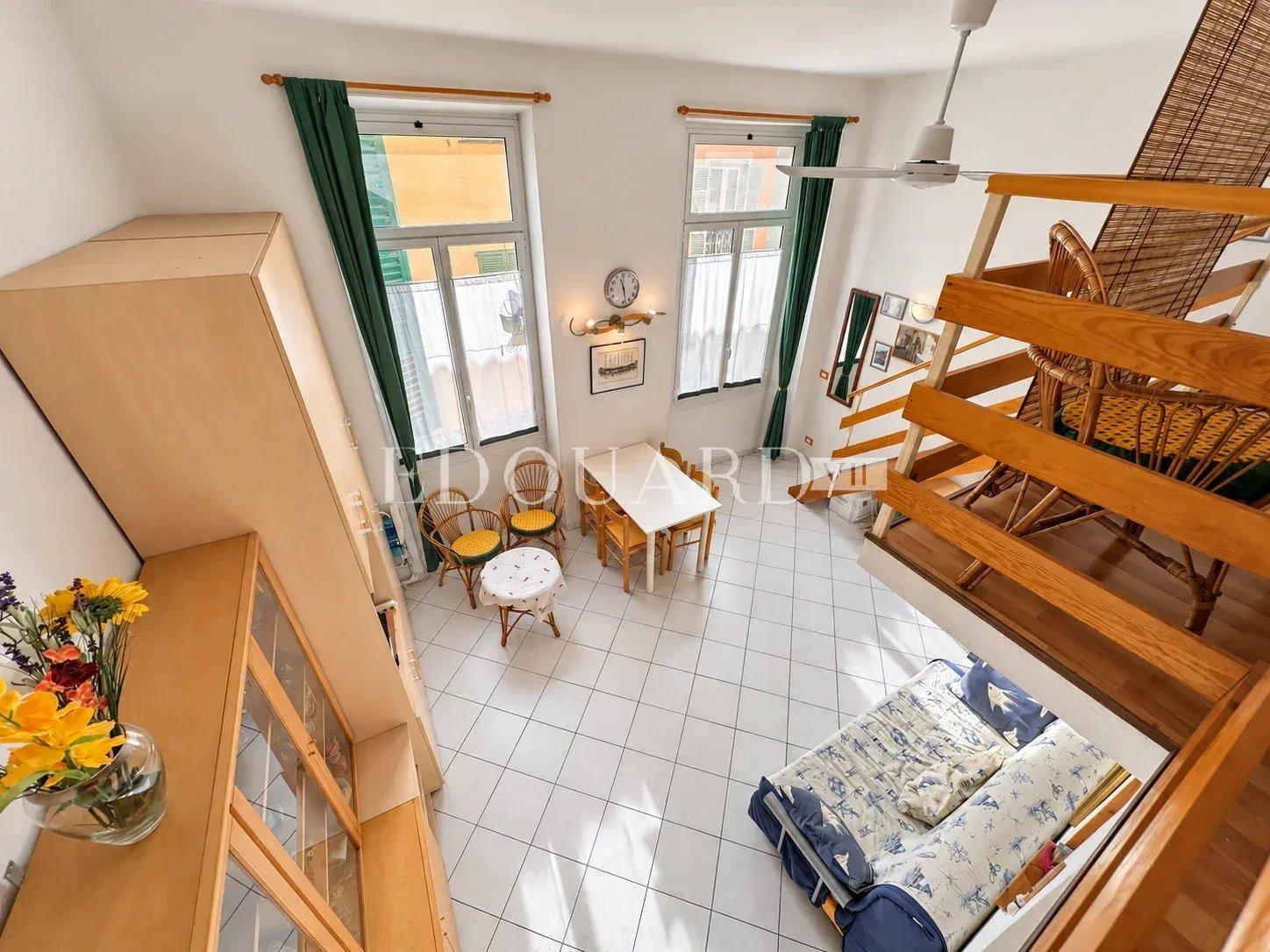 En exclusivité grand studio avec deux chambres en mezzanine, au cœur de la zone piétonne de Menton