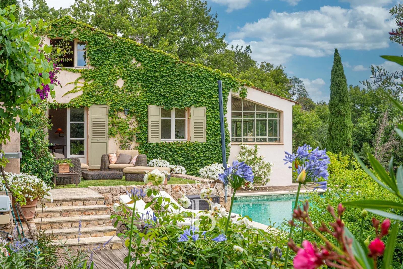 Valbonne - Unique propriété à pied du village - Terrain 1,6 hectare
