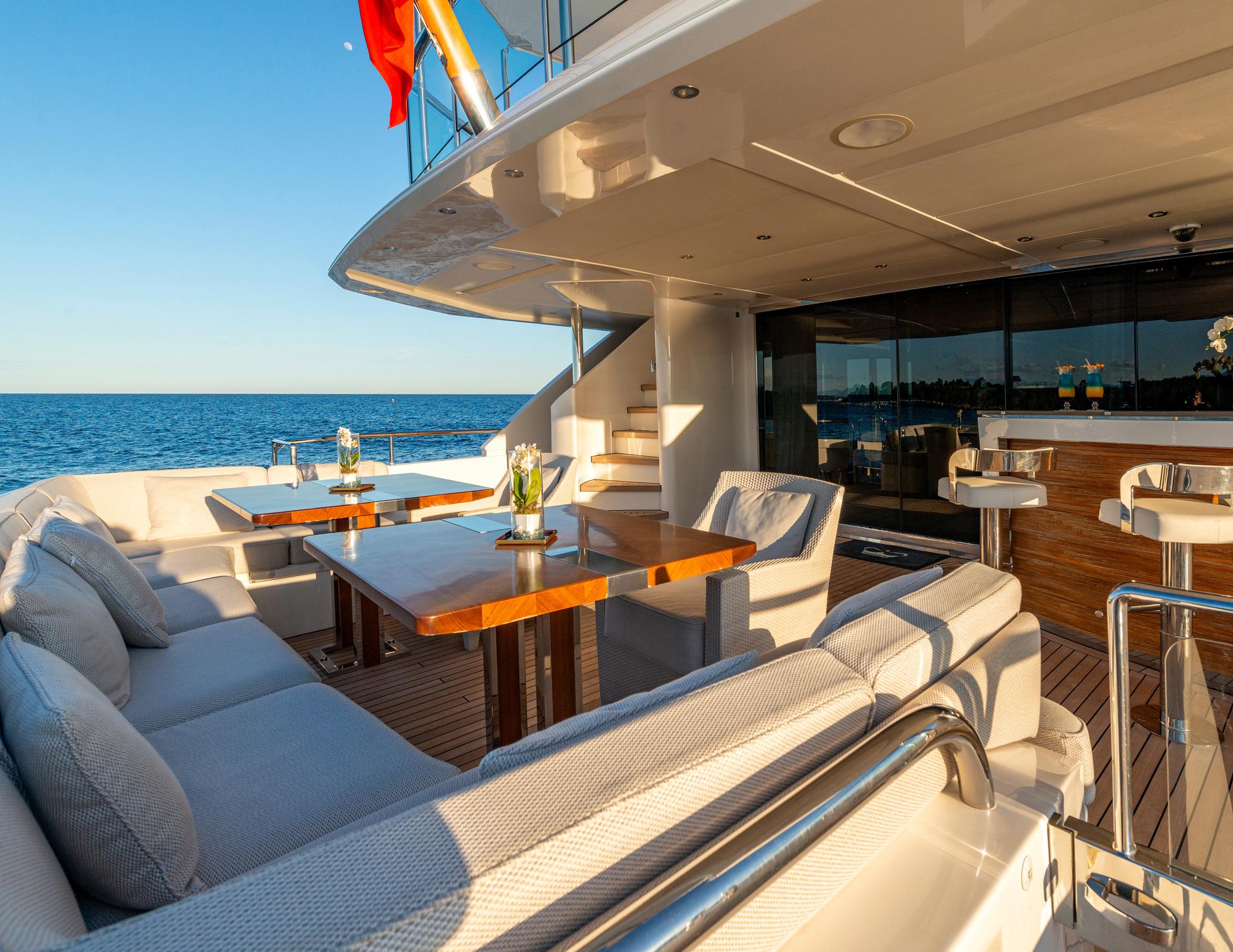 d34bc_3wvhf_imperial_princess_beatrice_princess_40m_used_yacht_for_sale_superyacht_flybridge_cannes_10.jpg