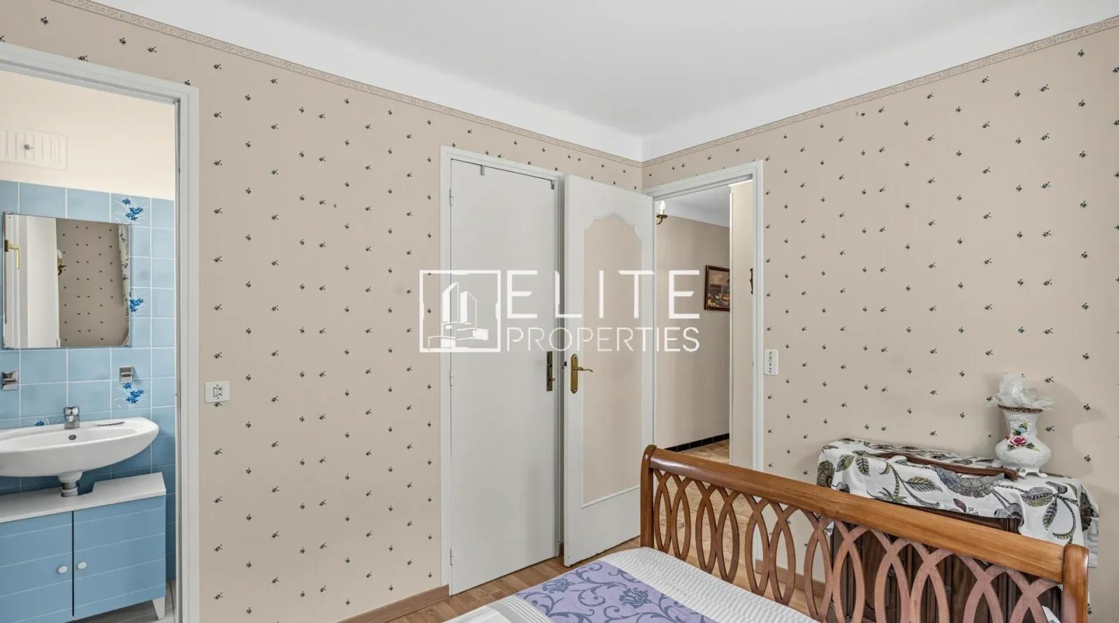 MANDELIEU-LA-NAPOULE (CAPITOU) : Maison à rénover, 110 m² habitables, vue panoramique mer et collines, terrain de 1 375 m²