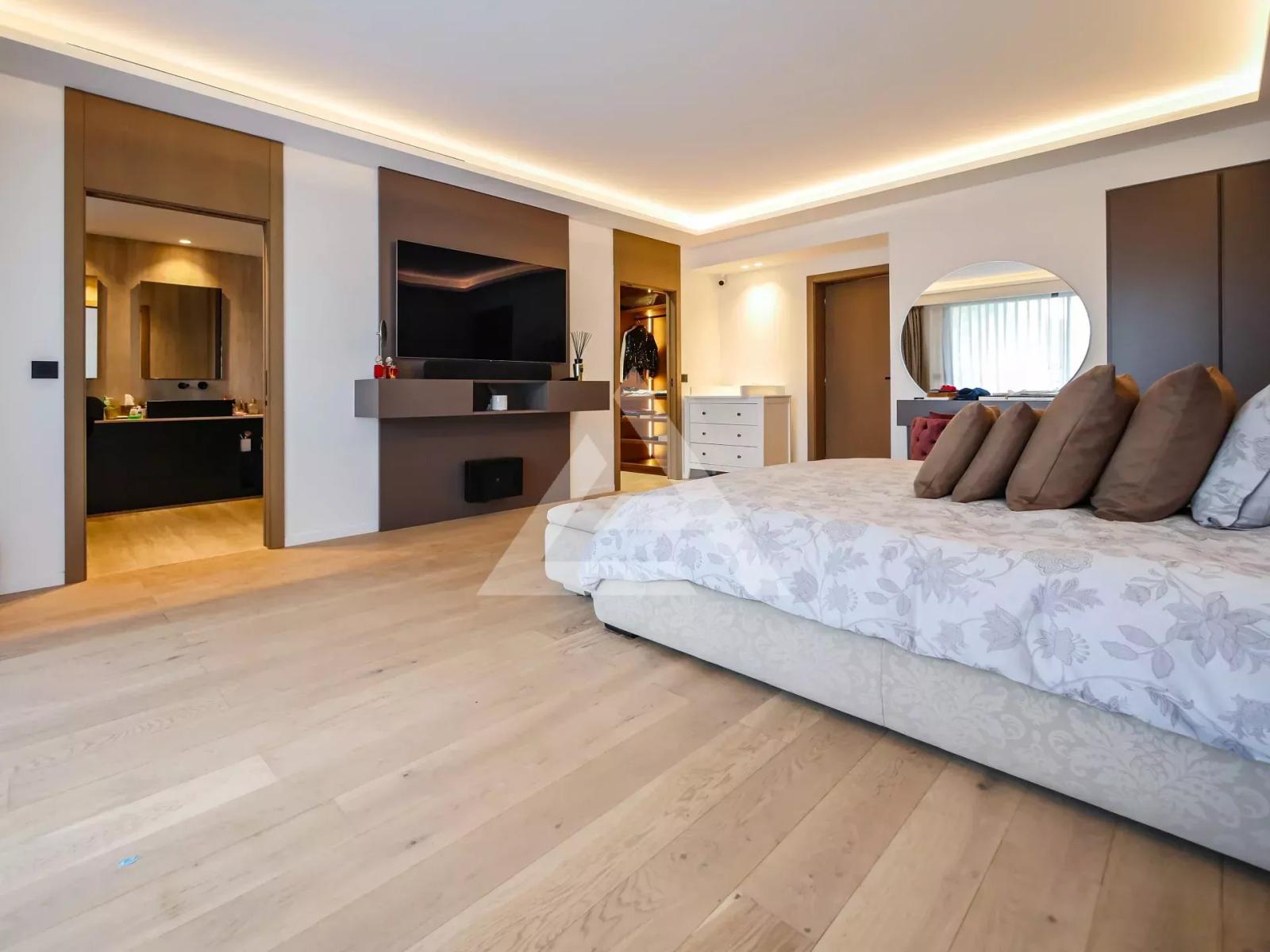 CAP MARTIN - VILLA CONTEMPORAINE - SECTEUR PRISÉ